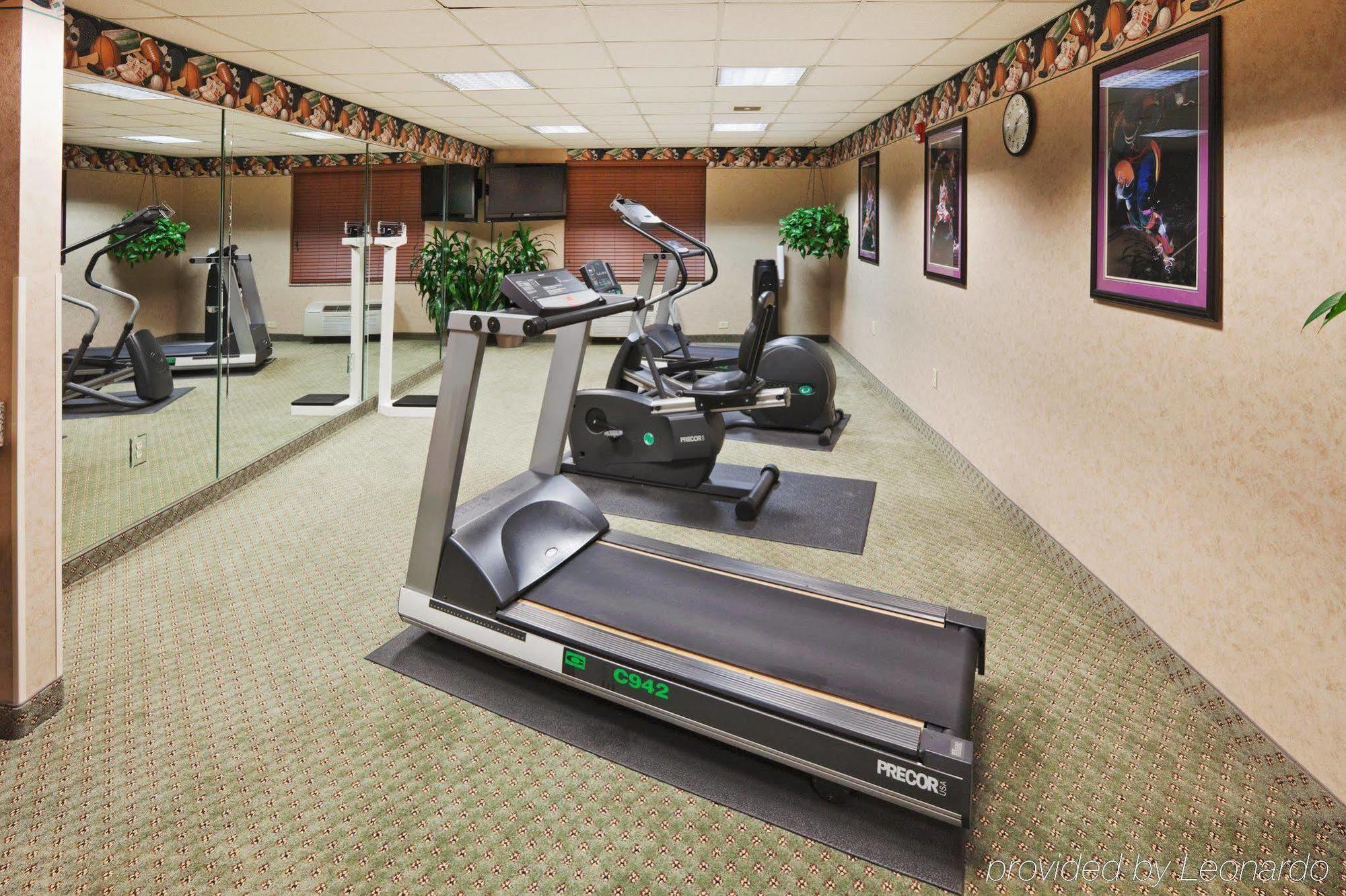 Holiday Express & Dallas By Ihg Hotel 2*